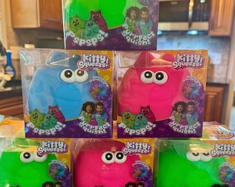 Kitty Squeeze Squishy Jasnoróżowy Zielony Niebieski Pakiet lub Pojedynczy Rzadki Uroczy Wirusowy