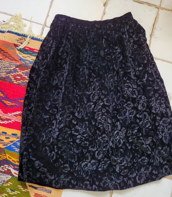 Vintage 50s Handmade Black Floral Velvet Skirt - image 3