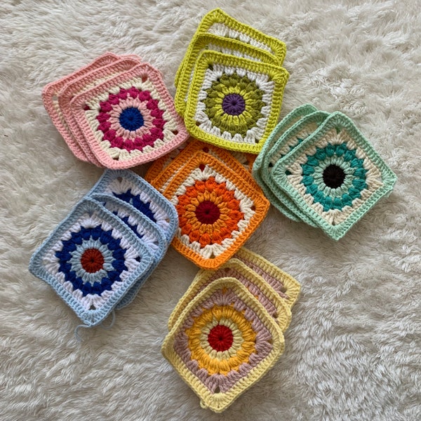 MOTIF AU CROCHET, motif carré en étoile, motif carré grand-mère au crochet, soleil au crochet, motif crochet facile, carré grand-mère soleil