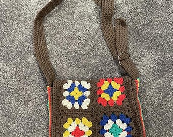 SCHEMA ALL'UNCINETTO, Schema all'uncinetto per borsa a tracolla Grandma Square, Schema all'uncinetto per borsa a tracolla, Schema per borsa a tracolla