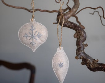 3 Anhänger Filz Ornamente Weihnachten Weihnachtsdeko handgemacht bestickt Baumschmuck Tropfen Kugeln Weihnachtskugeln Geschenkanhänger