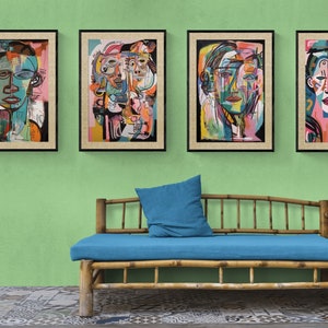 Puede incluir: Cuatro pinturas abstractas enmarcadas con dise&ntilde;os geom&eacute;tricos coloridos y rostros. Las pinturas est&aacute;n colgadas en una pared verde claro sobre un banco de bamb&uacute; acolchado azul.