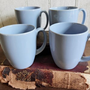 Zestaw 4 kubków do kawy i herbaty Corelle z jasnoniebieskiego kamionki w stylu vintage