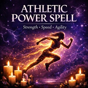 Könnte beinhalten: Illustration mit dem Text "ATHLETIC POWER SPELL" und den Worten "Strength • Speed • Agility". Eine Silhouette einer rennenden Person ist von goldener Energie umgeben und vor einem lila und sternenübersäten Hintergrund mit Kerzen platziert.