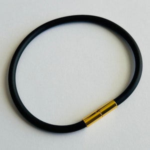 Magnetic Clasp Soft-Touch Silicone Bracelet-Black (Shiny)