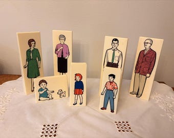 RARE, Plastic Toy family from the 1950s, set of 7 Caucasian family members, multigenerational