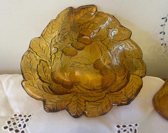 Vintage Marigold Glass Triangle Dish by Indiana Glass Co. in 1960’s featuring berries and leaves, Use for your Thanksgiving or autumn table