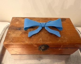 Baby Blue plastic bow hair barrette, 1940s molded plastic jewelry