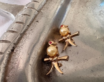 Vintage pair of birds sitting on a branch, jelly belly pins/brooches