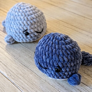 Walter la ballena. Peluche amigurumi hecho a mano en crochet.