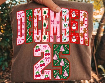 PNG festivo del 25 de diciembre, diseño tipográfico navideño, letras navideñas rosas y verdes, PNG retro de sublimación navideña, diseño de camiseta navideña adorable