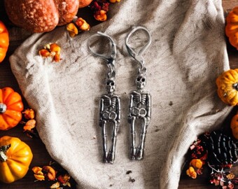 Divertenti orecchini a forma di scheletro per Halloween