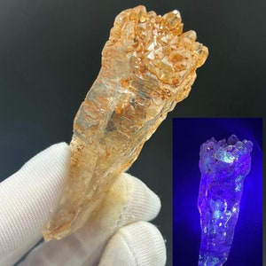 Red Clay Inclusions with UV Reactive Petroleum Quartz, Enhydro Bubble - 40.9g