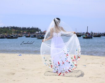 Langer Schleier, bestickt mit luxuriösen 3D-Blumen. 1-stufiger Schleier aus wunderschönem Tüllmaterial. Schleier im Boho-Stil. Schleier für Strandhochzeiten.