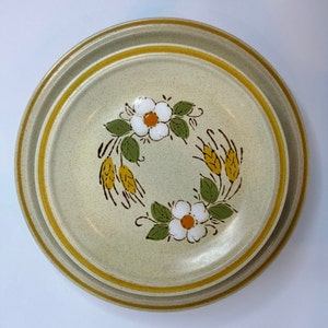 Vintage Hearthside Stoneware “Prairie Flowers” Plate Set