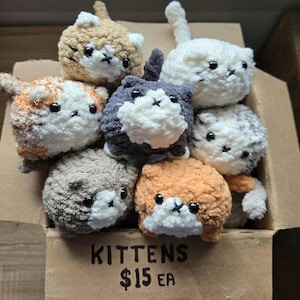 Mini chaton en tricot, peluche chaton tricotée main, doudou chat, tricot chat miche, chaton en chignon