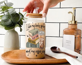 Me gustan los libros picantes y el café helado Vaso de vidrio esmerilado de 16 oz con tapa de bambú Vaso para amantes de los libros Regalo para amantes del café