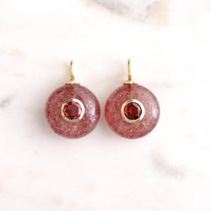 Small Round Strawberry Quartz Pendant, Garnet Inlay, 18k Gold Vermeil, 12.5mm, 1pc