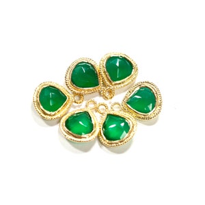 Green Onyx Pear Gemstone Pendant, Twist Wire Faceted Gemstone Pendant, Bezeled Gemstone, Green Gemstone, Teardrop Shaped, 10x12mm, 037