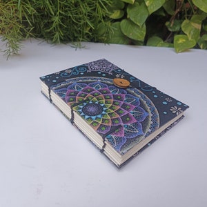 Diario personalizado hecho a mano con estampado de mandala, en papel liso, con cuaderno de cartón impreso y cuaderno de bocetos, con cierre de botón de madera