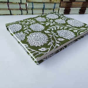 Diario de tela hecho a mano, estampado de flores sobre tela (hecho con cartón, tela, papel normal), diario vintage personalizado, regalo de Eid, día de la madre