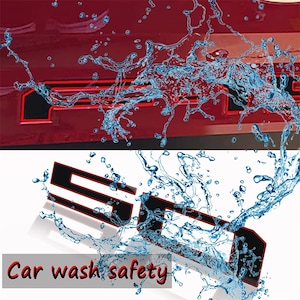 Puede incluir: Un coche rojo con detalles en negro y rojo, con las letras "SD" en negro. La imagen incluye gotas de agua y el texto "Car wash safety".