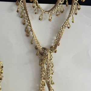 Perline di vetro dorate Nappa decorativa Ciondolo Nappa Nappa per matrimonio Cintura da sposa Nappa Latkan Gioielleria Pizzo Cucito Artigianato Nastro per sari A Yrd