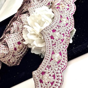 Garniture de sari indien pour vêtements de mariée et de fête Tissu à couture brodé Zari festonné Garniture de costume par mètre pour les mariages et les demoiselles d'honneur