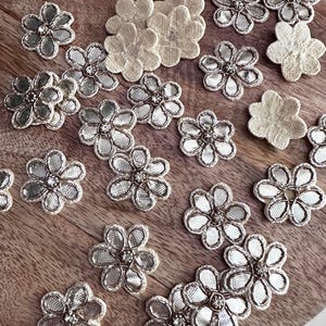 Metalliska guldblomapplikationer, 3D-pärlbroderier för brudtärnor, indiskt gota-tyg
