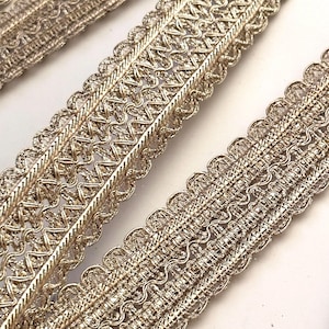 Dentelle de sari en soie or clair 3 cm Ruban d'artisanat décoratif indien pour tenue de fête Fourniture d'artisanat Cadeau de vacances Décoration de rembourrage par mètre