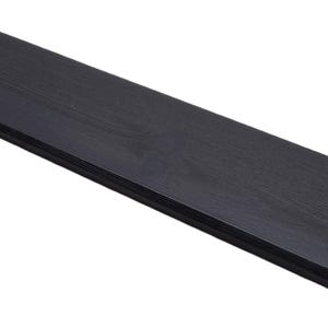 Peut inclure: Une planche de bois noire et rectangulaire avec des extrémités arrondies. La planche présente un grain de bois et quatre trous pré-percés pour le montage. La planche est de couleur charbon foncé et semble neuve.