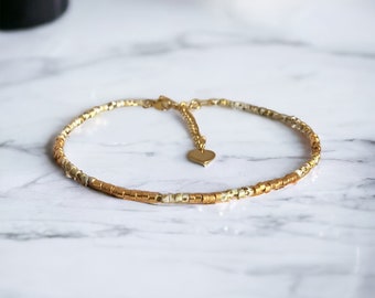 Bracciale alla caviglia in perline Miyuki beige e oro, cavigliera da donna minimalista e chic