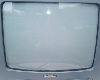 Goldstar 1993 13.5" CRT TV Model: GCT1304M - Works Flawlessly
