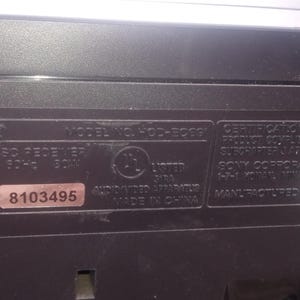 Peut inclure: R&eacute;cepteur de disque compact Sony noir, mod&egrave;le HCD-RG55. Le r&eacute;cepteur porte le num&eacute;ro de s&eacute;rie 8103495 et a &eacute;t&eacute; fabriqu&eacute; en mars 2009. Fabriqu&eacute; en Chine.