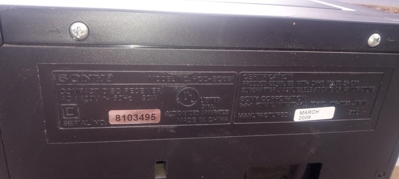 Peut inclure: R&eacute;cepteur de disque compact Sony noir, mod&egrave;le HCD-RG55. Le r&eacute;cepteur porte le num&eacute;ro de s&eacute;rie 8103495 et a &eacute;t&eacute; fabriqu&eacute; en mars 2009. Fabriqu&eacute; en Chine.