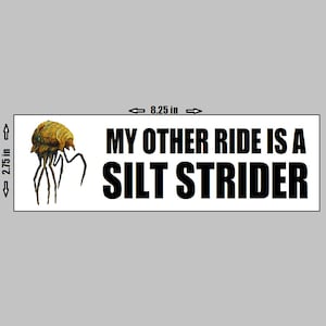 Puede incluir: Una pegatina rectangular blanca con el texto "MY OTHER RIDE IS A SILT STRIDER" en letras negras en negrita. Una ilustración de un Silt Strider está a la izquierda. La pegatina mide 21 cm de ancho y 7 cm de alto.