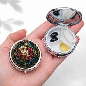 Flowers Pill Box - Dark Cottagecore - Dark Academia - Vintage Art - Medication Organiser - William Morris Inspired - Stained Glass Effect Silber
