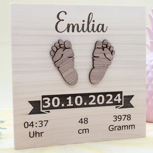 Tábua de nascimento em madeira maciça | personalizado com nome, mãos ou pés em visual 3D | Presente para recém-nascido e bebê | Presente de padrinho de batismo