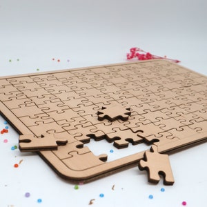 Holzpuzzle 100 Teile, unbehandeltes blanko Puzzle zum selbst bemalen, rohe Puzzle Teile, kreativ gestalten, pädagogisch wertvoll, ab 3+ Plus