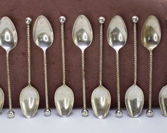 Entdecken Sie die Pracht von Silber – Teeservice mit gedrehten Löffeln und Schaufel