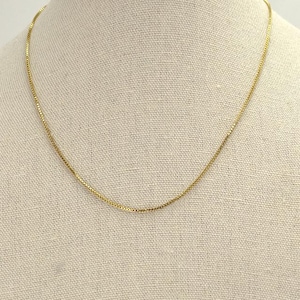 Gold-colored Venetian chain – thin, elegant and timeless