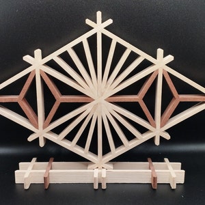 Kumiko to pose, Rindo and Asa no ha patterns.