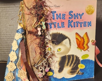 Das schüchterne Kätzchen – Kleines goldenes Buch Handmade Junk Journal