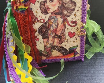 Handgemachtes Pride Junk Journal | LGBTQ+ Regenbogen Ephemera Andenken Schreibbuch