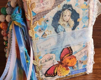 Alice im Wunderland Junk Journal.  Handgemacht und ein Unikat.