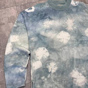 Acne Studios Felke Bleach PSS18 Tie-Dye Crew Neck Blue Sweatshirt size L image 4