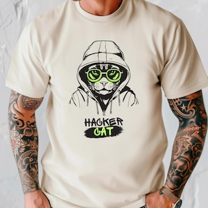 Hacker Cat T-shirt/ Hackerskjorta/ Programmerskjorta/ Katt-t-shirt/ Datorkultur/ Gamer-present/ Trendskjorta 2025/ Hoodie för en nörd/ Anpassad skjorta