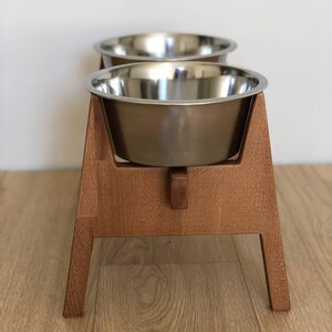 HappyBowl Supporto rialzato per ciotola per cani in legno di faggio per cani di grossa taglia con 2 ciotole in acciaio inossidabile in un set. Stabilità extra immagine 8
