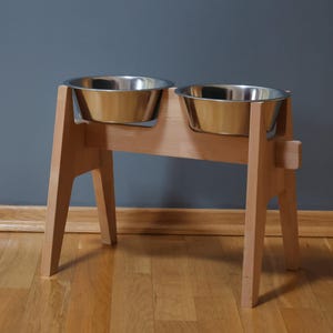 Customizable dog bowl stand, elevated pet feeder, beech wood large dog feeding station. Handmade wooden pet bowl holder with rustic design. Elevated dog food stand, personalized and unique pet dining stand. Perfect for a customized pet bowl setup.