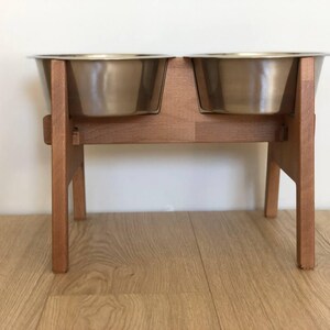 HappyBowl Supporto rialzato per ciotola per cani in legno di faggio per cani di grossa taglia con 2 ciotole in acciaio inossidabile in un set. Stabilità extra immagine 9